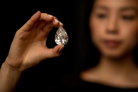 How Diamonds Get Their Color Sothebys Diamonds Sothebys