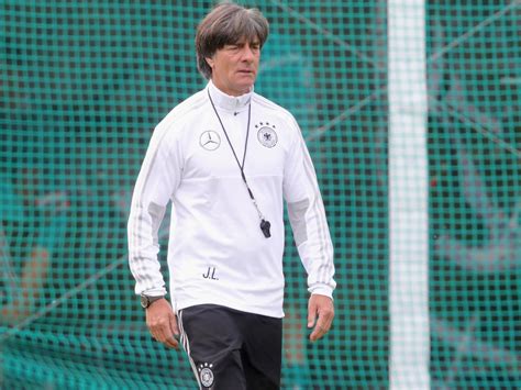 „es geht um das rauslassen der anspannung, verriet der bundestrainer, der „wir sind gut gerüstet und freuen uns, dass es losgeht, betonte löw. Löw erzählt: Weltmeister-Trainer dank eines Zufalls