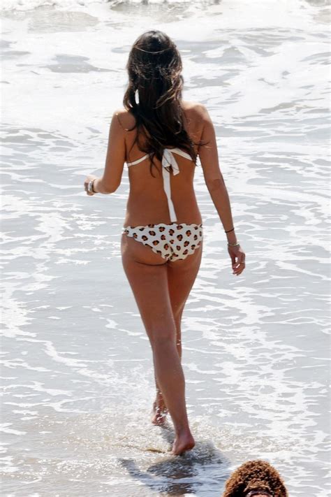 Jordana Brewster Looks Half Her Age Frolicking On The Beach Photos Fappeninghd