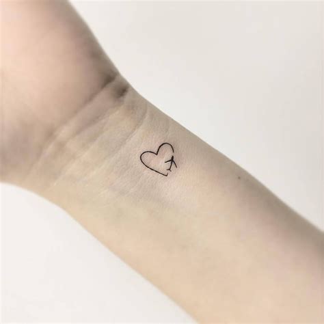 Heart Tattoos On Wrist 40 Tiny Hearts On Wrists For Girls
