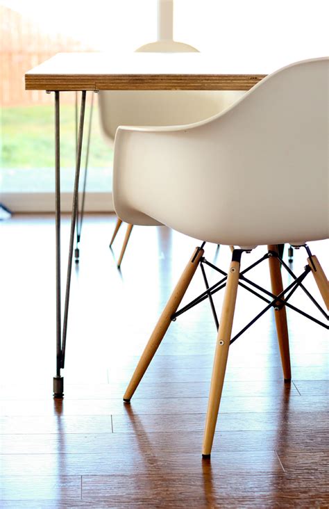 The oiled edge gives a clear view of the. Plywood Hair Pin Leg Dining Table