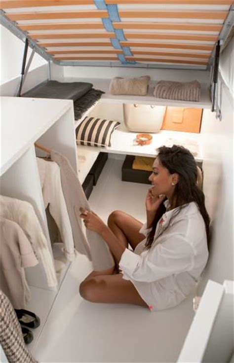 Il letto rialzato con sotto l'armadio è un'ottima idea per salvare spazio: Letto piazza e mezza a soppalco