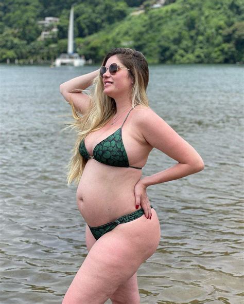 Bárbara Evans posa grávida de biquíni Dobrinha celulite muito peito Pedro Permuy