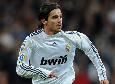 English translation of the filipino word gaga. Fernando Gago deja el Real y parte a préstamo a la Roma ...