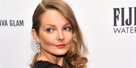 Her birth sign is taurus and her life path number is 5. Mihalik Enikő félmeztelenül nosztalgiázik | Cosmopolitan.hu