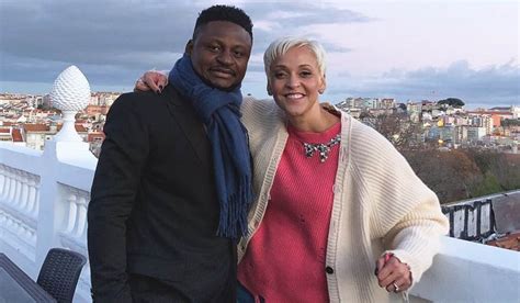 Estamos a passar por momentos difíceis e as vezes é tão duro que parece. Mariza e Matias Damásio apanhados em clima de romance