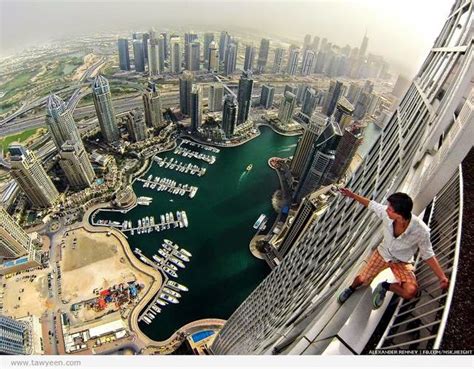 15 Most Amazing Selfies From Worlds Tallest Building Ever Dashingamrit
