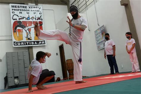 Centro De Lutas Tatuquara Oferece Aulas De Capoeira Judô Karatê E Yoga Para A Comunidade