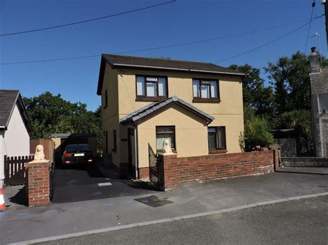 3 Bed Detached House For Sale In Hendre Road Capel Hendre Ammanford