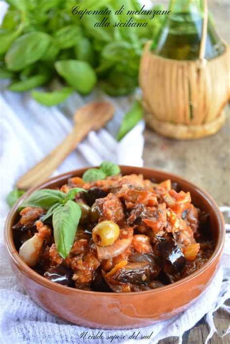 Lavare e tagliare la melanzana a tocchetti, soffriggerli in due cucchiai di olio e quando saranno abbastanza morbidi unire la passata di pomodoro. Caponata di melanzane alla siciliana ricetta originale ...