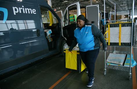 Amazon To Help Employees Start Package Delivery Business
