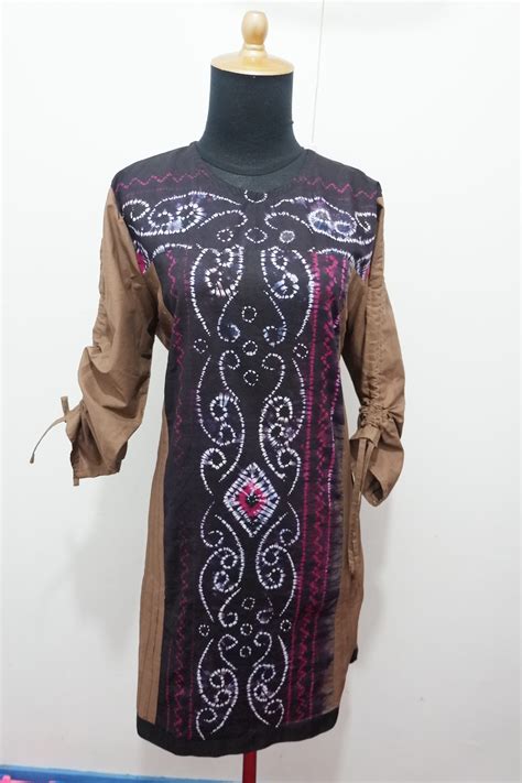 Model baju sasirangan, model baju sasirangan 2019, model baju sasirangan wanita kombinasi seperti yang kita ketahui saat ini banyak gaun yang hadir dengan berbagai varian dan desain yang. Model Gamis Sasirangan 2019 - Ragam Muslim