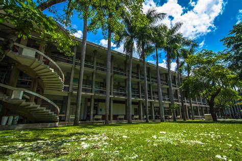 國立高雄科技大學 （英語譯名： national kaohsiung university of science and technology ），簡稱 高雄科大 、 高科大 、 高科 、 nkust ，是一所位於臺灣 高雄市 的 國立 科技大學 ，為臺灣學生人數規模第二大的重點大學 高等教育 ，僅次於 國立臺灣大學 。. 高雄3科大擬整併 教部：會很強 | 好房網News