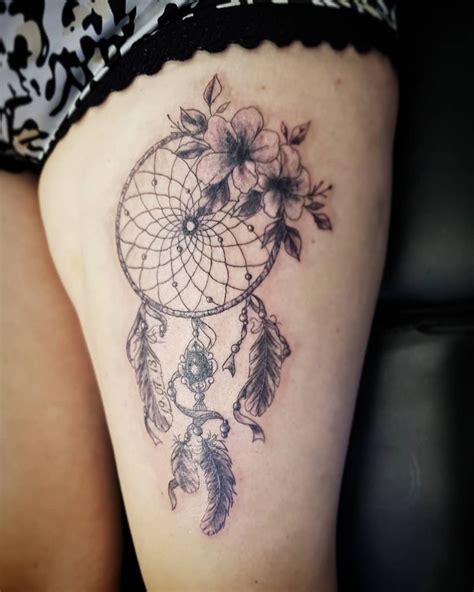 dreamcatcher tattoos on side of thigh