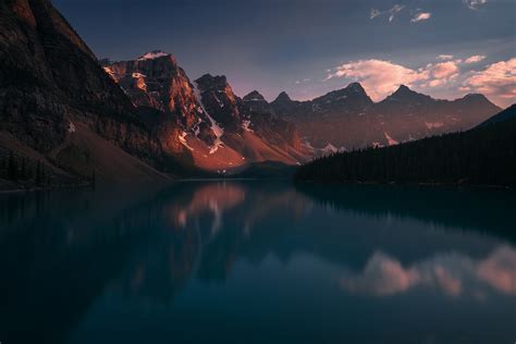 Last Moments Of Sunset At Moraine Lake Banff Np Canada In July Oc