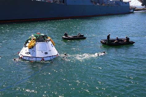 Nasa On Twitter Working This Week W Usnavy Practicing Techniques To