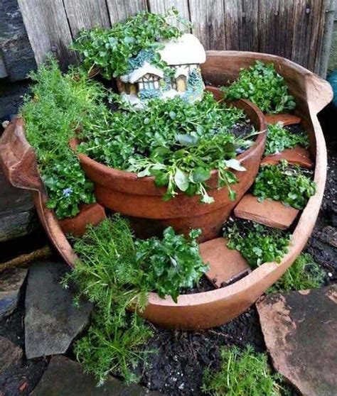 Stunning Ideas To Build A Fairy Tale Garden In A Broken Pot Amazing