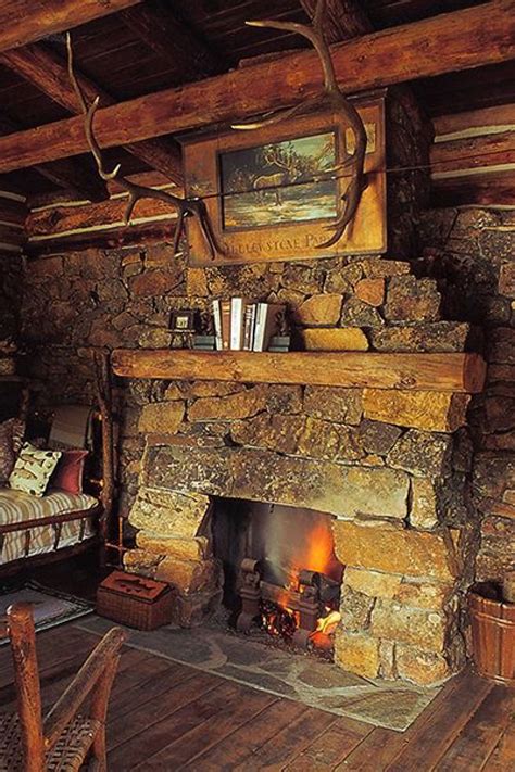Pin by 𝑃𝑟𝑖𝑚𝑎𝑣𝑒𝑟𝑎 🌿 on Fireplaces | Cabin fireplace, Rustic cabin, Stone