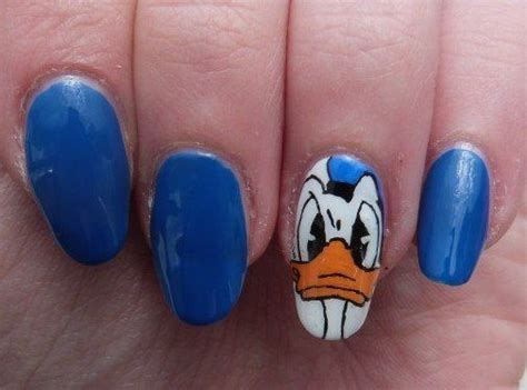 donald duck nails love it disney nails nail art disney disney inspired nails