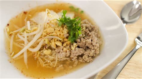 Tom Yum Noodle Soup Recipe ก๋วยเตี๋ยวต้มยำ Hot Thai Kitchen Youtube