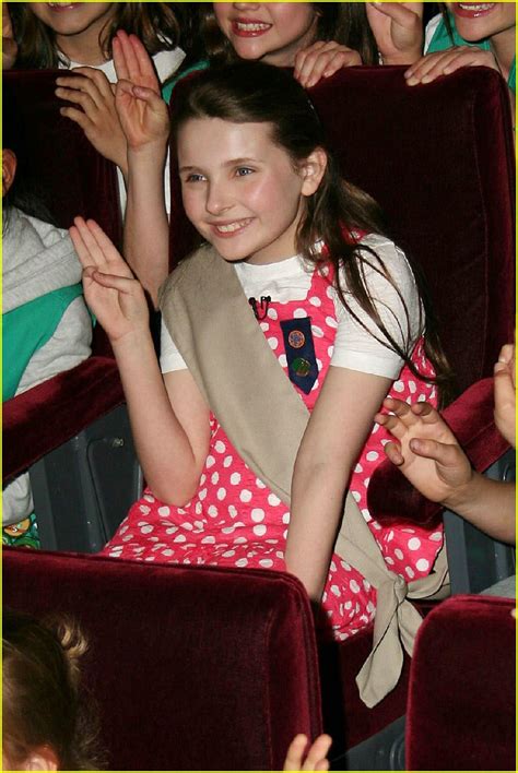 Abigail Breslin Enters Girl Scout Central Photo 1025041 Pictures