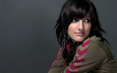 Wallpaper Ashlee Simpson With Blue Eyes Face Ear View X Coolwallpapers