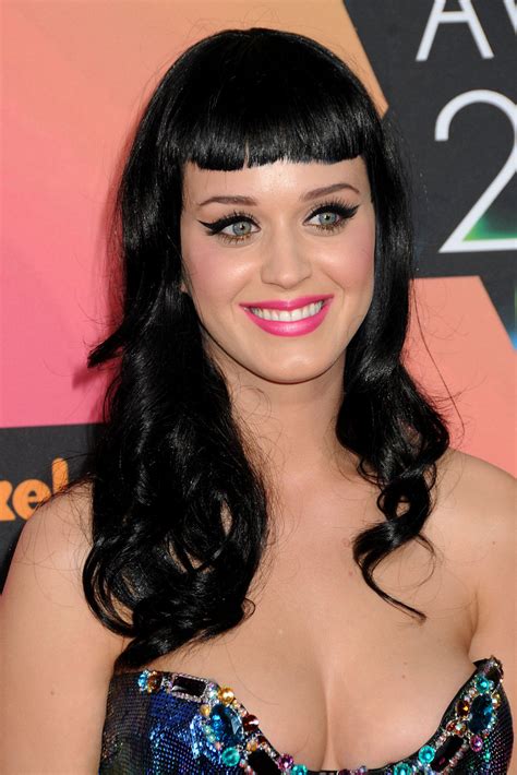Wallpaper World Katy Perry Cleavage Show