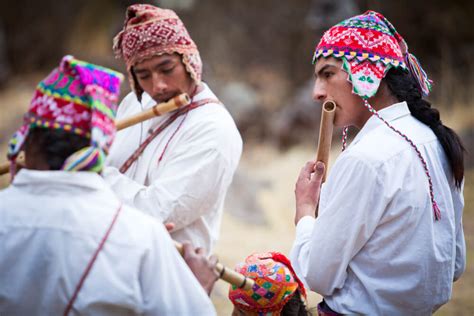 Перуанская — расскажи мне 03:32. El folklore y la tradicional cultura del Perú reflejada en la música andina - Kawsaypaq E.I.R.L
