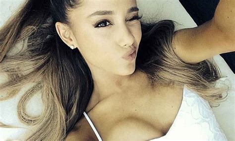Ariana Grande Shares Sexy Selfie After Claiming Nude Leaked Photos Were Fake Daily Mail Online