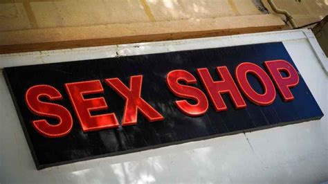 ¿qué puedes encontrar en los sex shops de málaga