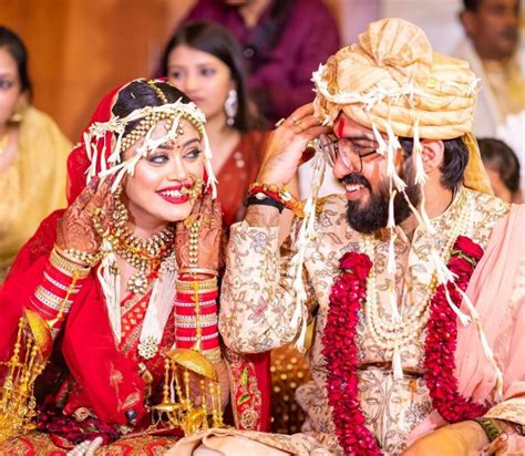 Bekhayali Duo Sachet Tandon And Parampara Thakur Just Got Married Indian Wedding Couple Indian