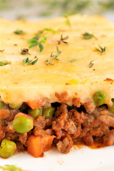 The best classic shepherd's pie recipe with meat and vegetable gravy and cheesy mashed potatoes. Best-Ever Classic Shepherd's Pie Recipe • Food Folks and Fun