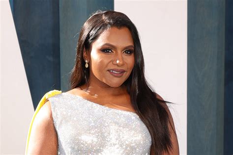 Mindy Kaling Shines In D G Dress Heels At Vanity Fair Oscars Party