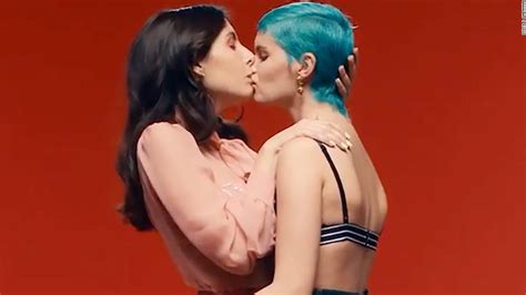 Russian Prosecutor Seeks To Ban Dolce And Gabbana Same Sex Kiss Ads Cnn