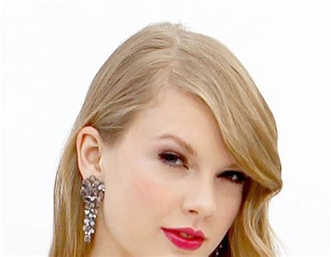 2 Pretty In Pink From Taylor Swift S Top 10 Beauty Moments E News
