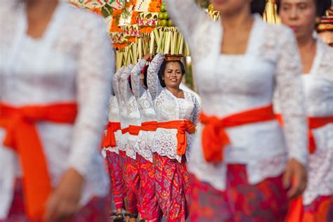 Traditional clothing from around the world – P9 – Kebaya (Indonesia