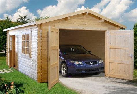 Garagen aus holz sind eine moderne und zudem auch sehr preiswerte variante, um ihr fahrzeug geschützt vor wind und wetter unterzustellen. Holzgarage, Garage aus Holz kaufen & bauen