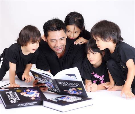 Sheikh muszaphar shukor al masrie bin sheikh mustapha (born 27 july 1972) is a malaysian orthopaedic surgeon and the first malaysian astronaut. "Seorang Perempuan, Seperti Kemahuan Dr Halina." Sibuk ...