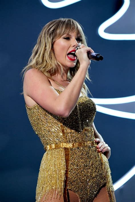 Taylor Swift American Music Awards 2019 Stage Outfit Popsugar Fashion