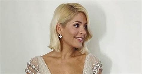 Itv Holly Willoughby Stuns In Low Cut Dress As She