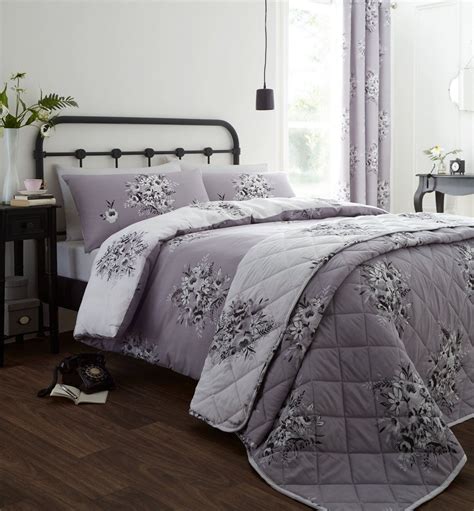 The term quilt comes with lots of nostalgic connotations in addition to defining a type of bedding. Floral Quilt Duvet Cover & Pillowcase Bedding Bed Set ...