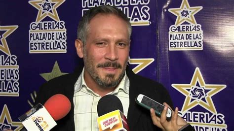 Es conocido por sus interpretaciones en series de televisión como la parodia, el privilegio de mandar, los simuladores y simón dice, en telenovelas como soñadoras. Arath de la Torre GOLPEADO por EL HIJO DEL SANTO - YouTube