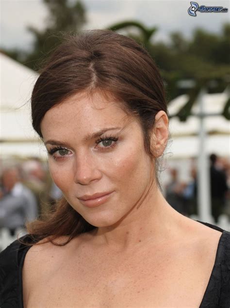 anna friel