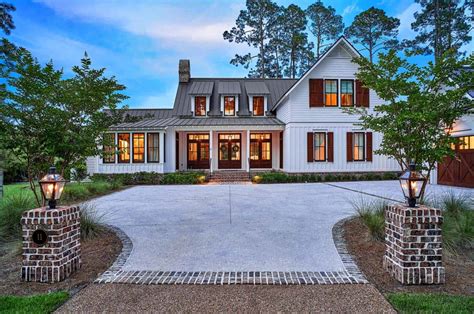 Exquisite South Carolina Farmhouse Evoking A Low Country Style