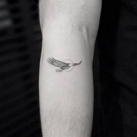 Single Needle Eagle Tattoo On The Right Forearm Tatuagem Sem