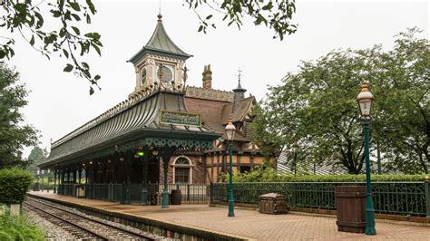 Disneyland Railroad Fantasyland Station Attraction Et Parc