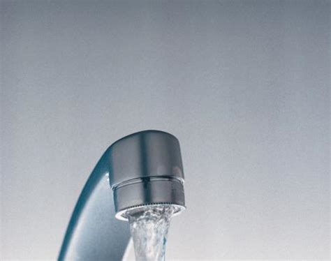 L'oxydation, par le chlore(le chlore est un élément chimique de la famille des halogènes, de symbole cl, et de.) ou l'ozone(l'ozone (ou trioxygène) est un composé chimique comportant 3 atomes.), agit sur les métaux (fer, manganèse), sur les matières organiques et détruit ou inactive les germes vivants, les virus(un virus est une entité biologique qui nécessite une cellule hôte, dont il utilise.) et les bactéries(les bactéries (bacteria) sont des organismes vivants unicellulaires procary. Eau potable - Définition et généralités - Fiches santé et ...
