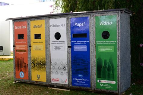 Perú Puntos De Reciclaje En Plaza Vea Y Vivanda Acumularon Las