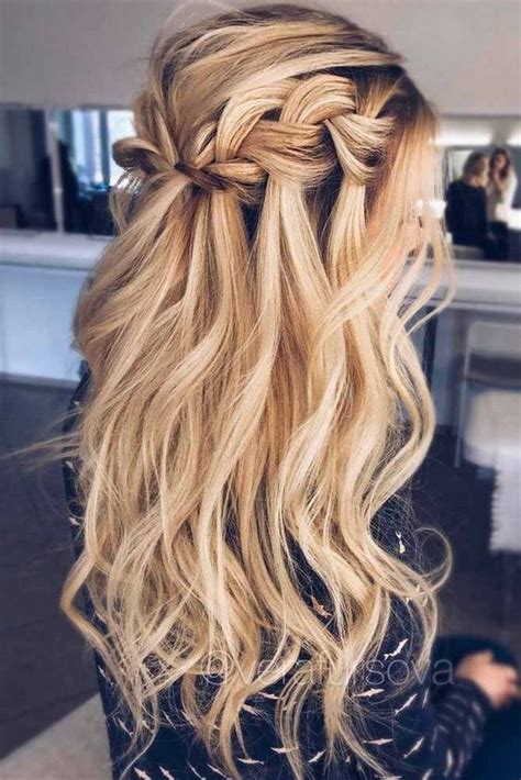 20 Brilliant Half Up Half Down Wedding Hairstyles for 2021