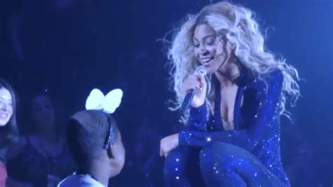 Beyonce Completes Mrs Carter World Tour Breaks Down On Stage The Hollywood Gossip